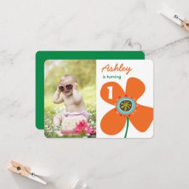 楽しいオレンジ色のデイジーポップかわいい写真の女の子1歳の誕生日 招待状