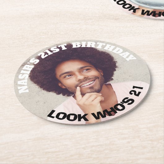 楽しいカスタム写真誕生日パーティーのお土産 ラウンドペーパーコースター (アングル)