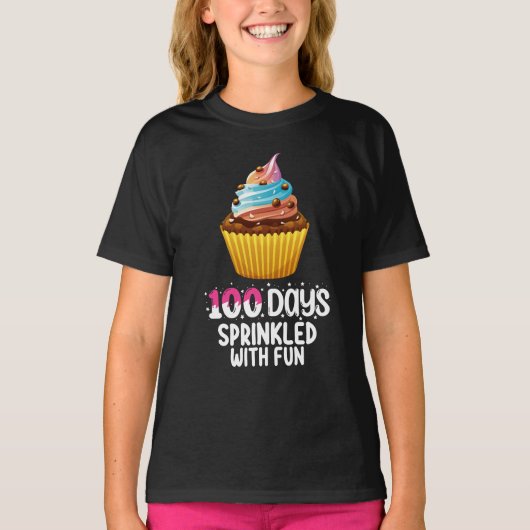楽しいカップケーキ100日おめでとう 学校の先生 Tシャツ (正面)