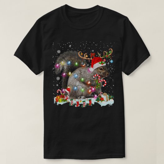 楽しいクリスマスツリーライトのリス Tシャツ (デザイン正面)