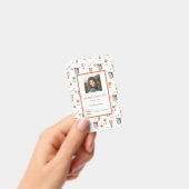 楽しいコスチューム姿の子供たちのパターンの小児科医ID バッジ (手持ち)