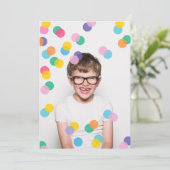 楽しいコンフェッティシャワーの子供の誕生日パーティー 招待状 (スタンド正面)