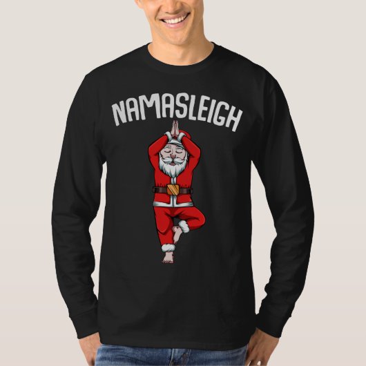 楽しいサンタクロースのヨガのポーズ ナマスリー ナマステ クリスマス Tシャツ (正面)