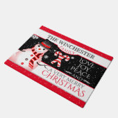 楽しいジャックフロストの雪だるま | 黒クリスマス ドアマット (アングル)
