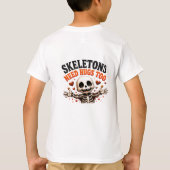🤍 楽しいスケルトンのハロウィンの名言 💀 Tシャツ (裏面)