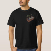 楽しいスケルトンの棺桶Tシャツ – 死んでなお元気 Tシャツ (正面)