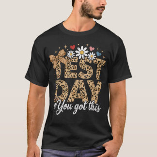 楽しいテストの日ヒョウ柄先生テストの日 Tシャツ