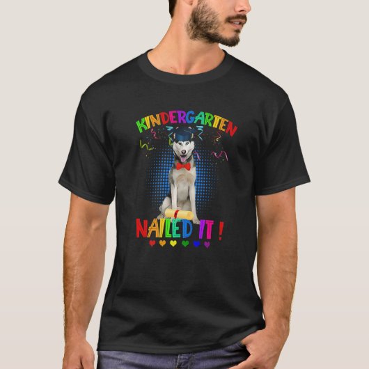 楽しいハスキー犬の卒業式 クラスオブ22 幼稚園 Tシャツ (正面)