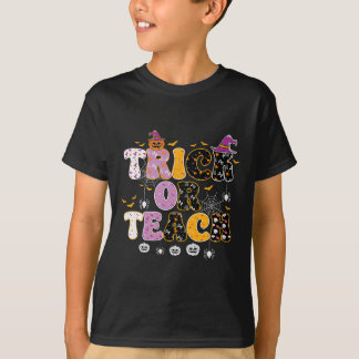 楽しいハロウィンのトリックオアトリート先生 Tシャツ