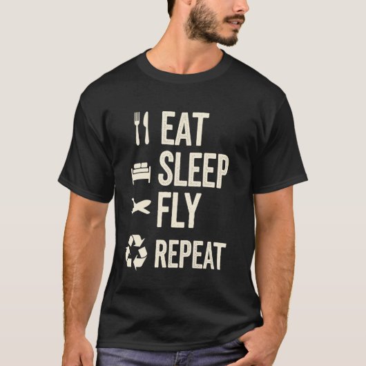 楽しいパイロット 食べる寝る飛ぶ繰り返し Tシャツ (正面)