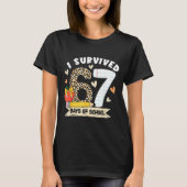楽しいヒョウ柄の学生生活を67日乗り切った！ Tシャツ (正面)