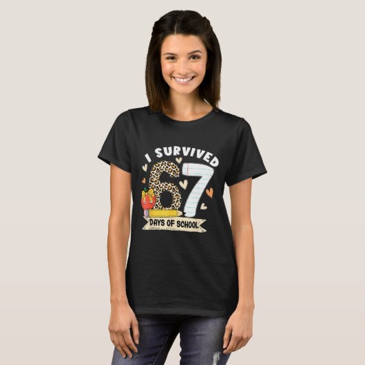 楽しいヒョウ柄の学生生活を67日乗り切った！ Tシャツ (正面フル)