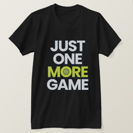楽しいピックルボールTシャツ – Just One More Game 🏓 | P Tシャツ (デザイン正面)