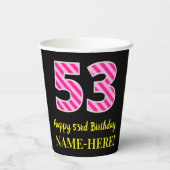 楽しいピンクのストライプ「53」：53歳の誕生日おめでとう + 名前 紙コップ (裏面)