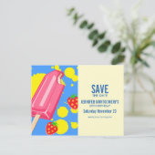 楽しいピンクの氷棒とイチゴのSave The Date ポストカード (スタンド正面)