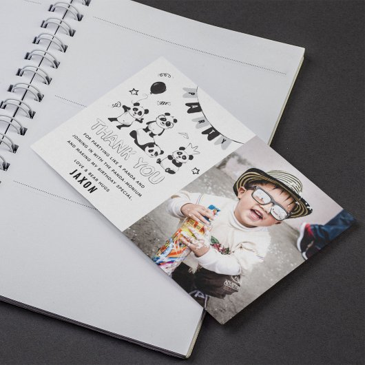 楽しいモダンなパンダの子供の誕生日 サンキューカード