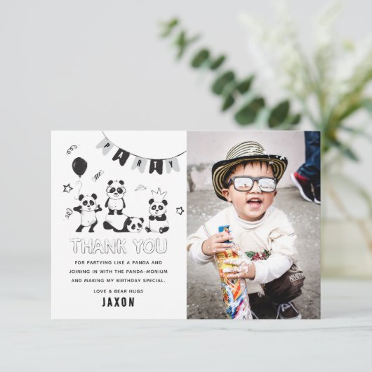 楽しいモダンパンダの子供の誕生日 サンキューカード (スタンド正面)