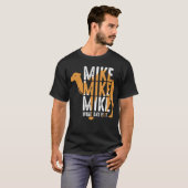 楽しいラクダの引用 マイク マイク マイク 今日は何の日 re tシャツ (正面フル)