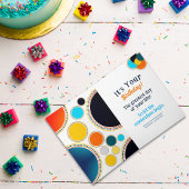 楽しいレトロ80年代スタイルのハッピーバースデー抽象デザインをパーソナライズ カード