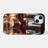 楽しいワイングラス iPhone 15ケース (裏面横)
