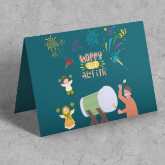 楽しい子供たちが花火を遊んで、イード・ムバラクをお祝いする カード