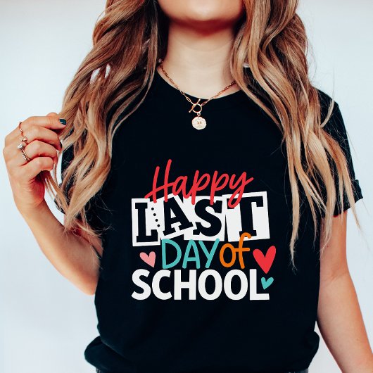 楽しい学校の最後の日; 大胆でカラフルな学校の終わり Tシャツ