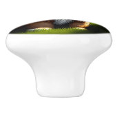 楽しい小さな茶色と白い子犬 セラミックノブ (側面)