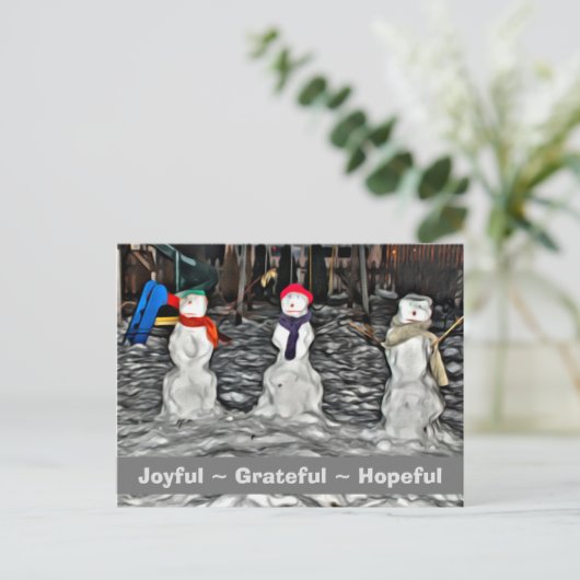 楽しい感謝の気持ちを持つ雪の人々の休日 ポストカード (スタンド正面)