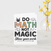 楽しい数学の先生のバック・トゥ・スクールTシャツ 魔法より数学 カード (黄色い花)