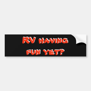 楽しい時を過すRVまだか。 赤くおよび黒いキャンピングカー バンパーステッカー