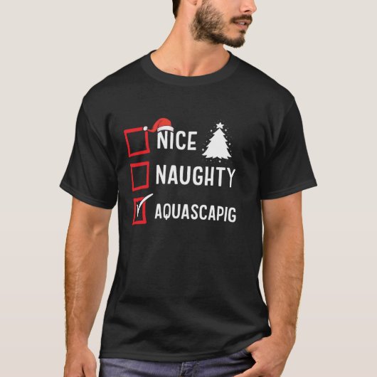 楽しい水草レイアウトのクリスマス・ナイス・ナウティ・リスト Tシャツ (正面)