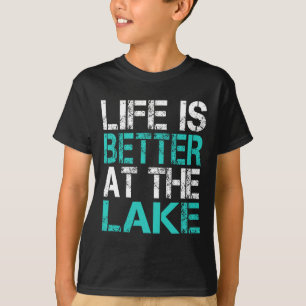 楽しい湖でのキャンプ 夏のヴァ Tシャツ