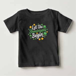 楽しい聖パトリックの日のお祭り騒ぎが始まる ベビーTシャツ