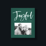 楽しい脚本 |緑 キャンバスプリント<br><div class="desc">Joyful Scriptのキャンバスお気に入りの印刷でスタイルして写真を表示する。キャンバスのプリントには、白い手書き文字で「Joyful」という単語が含まれており、写真は緑に囲まれている。名前またはプリント文字を追加してカスタムをカスタマイズ</div>