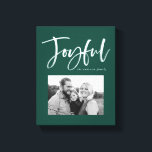 楽しい脚本 |緑 キャンバスプリント<br><div class="desc">Joyful Scriptのキャンバスお気に入りの印刷でスタイルして写真を表示する。キャンバスのプリントには、白い手書き文字で「Joyful」という単語が含まれており、写真は緑に囲まれている。名前またはプリント文字を追加してカスタムをカスタマイズ</div>