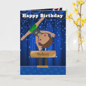 楽しい茶色の少年体操の秘密メッセージの誕生日 カード (黄色い花)