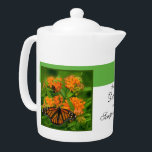 楽しい蝶<br><div class="desc">オレンジ色の花の首の上で蝶の食事の写真は、Rudyard Kiplingの引用文の素敵な連れ教えの一つである「私たちはのことシンプルを喜ぶ」。</div>