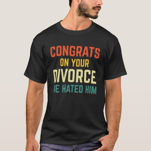 楽しい離婚パーティー 離婚おめでとう 私たちは彼が嫌い Tシャツ (正面)