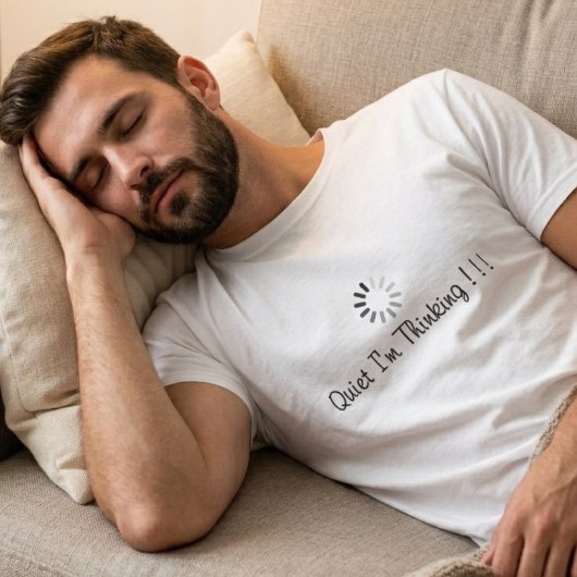楽しい静かな考え中 ブラックタイポグラフィー Tシャツ