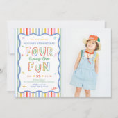 楽しい4歳の誕生日パーティーの招待状 招待状 (正面)