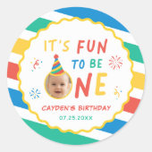 楽しい1歳 男の子 カラフル 1歳の誕生日 ラウンドシール (正面)
