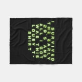 楽しい20代前半を乗り越えた 新年Tシャツ フリースブランケット (正面(横))