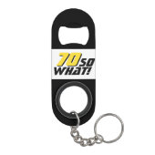 楽しい70だから何 70歳の誕生日の引用 キーホルダー栓抜き (裏面)