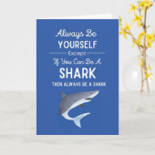 楽しい かわいい 青いサメのカード 子供のための 海の愛好家 カード (黄色い花)