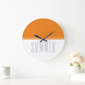 楽しい 太字 鮮やかな オレンジ 白 スリム SUMMER テキスト ラージ壁時計 (ホーム)