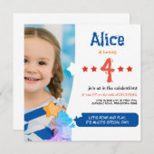 楽しくお祝いの恐竜の誕生日の招待状 招待状 (正面/裏面)