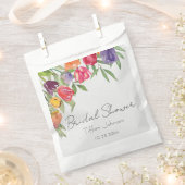 楽しくて明るいチューリップとグリーンの花嫁シャワー フェイバーバッグ (クリップ留めされた状態)