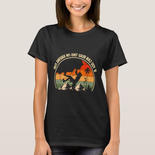 楽しくやっています 英語が読める人は Rock Cli Tシャツ (正面)