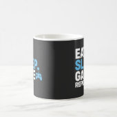 楽しくゲーム三昧！ゲーマーに贈る面白Tシャツ コーヒーマグカップ (中央)
