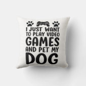 楽しくビデオゲームをして犬を撫でたい クッション (裏面)